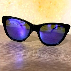 Oakley womens classic, sapphire Iridium Polarized lenses